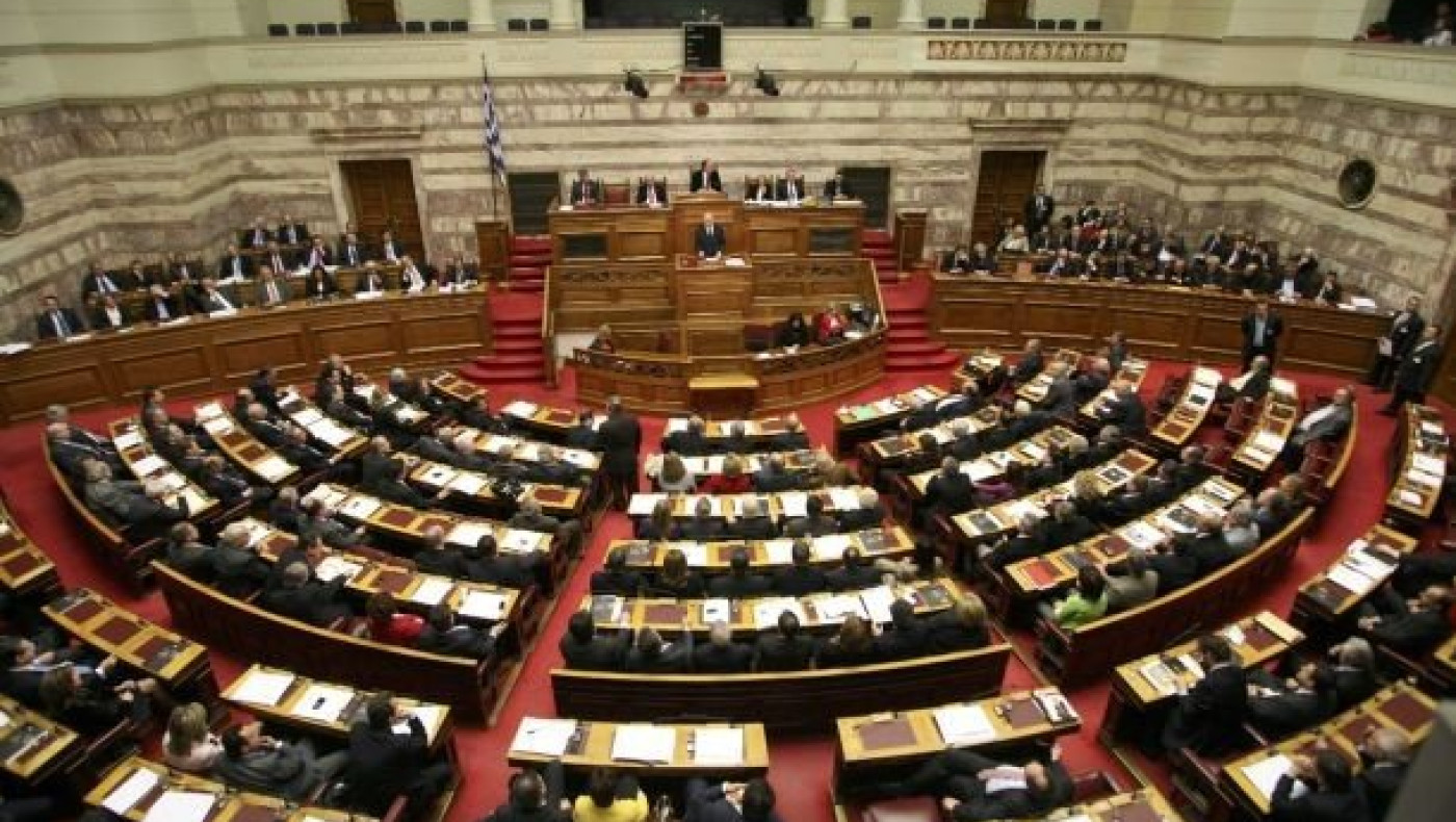 Μπάχαλο στην πρώτη συνεδρίαση της Βουλής
