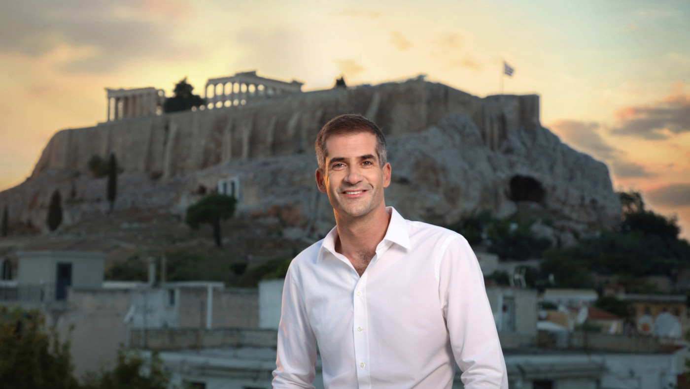 Ο Μπακογιάννης το καταδιασκέδασε στη συναυλία της Βίσση!