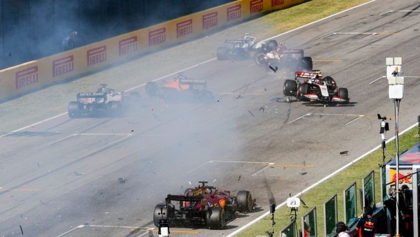 Χαμός στο Μουτζέλο, 2 safety car και κόκκινη σημαία σε 9 γύρους