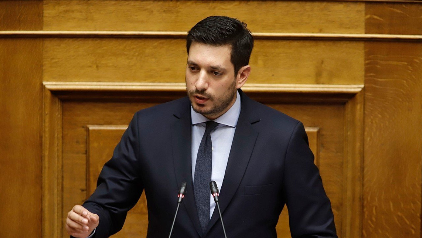 Πήρε βούρτσα και μπογιές ο Κυρανάκης-Έσβησε γκράφιτι και την.... αναρχία