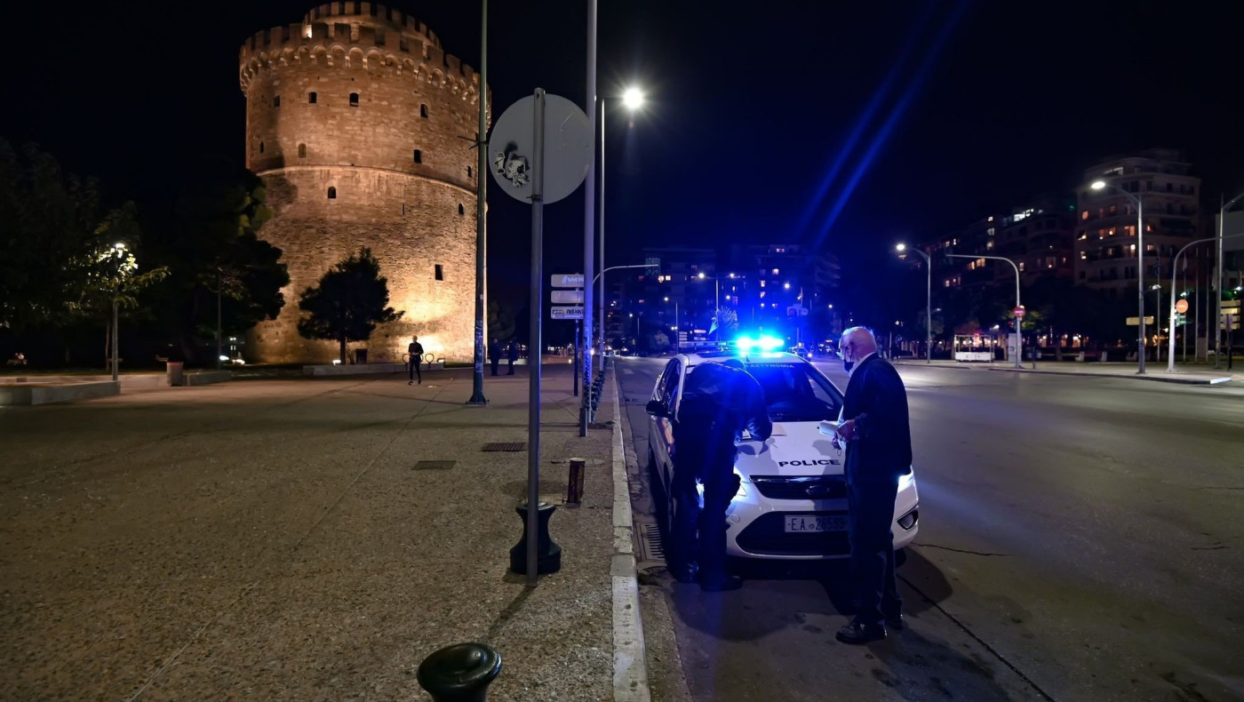 Θεσσαλονίκη: Επεισόδια διαδηλωτών με αστυνομικούς στη συγκέντρωση κατά του lockdown!
