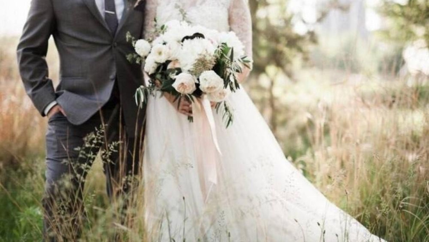 Κρήτη: Μυθικό σκηνικό σε γλέντι γάμου-Μπήκε μέσα με σκαπτικό μηχάνημα (vid)