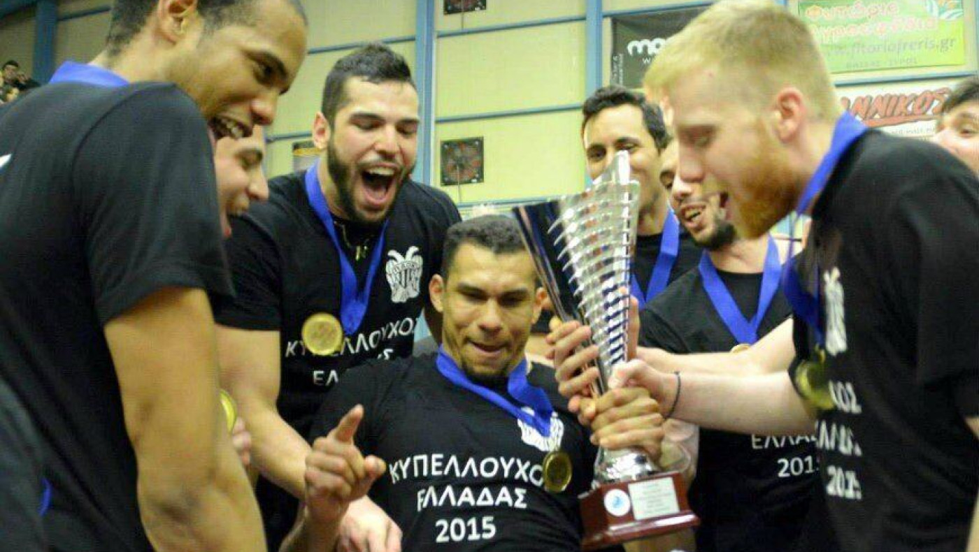 Το... τρελό νυχτερινό πάρτι των Κυπελλούχων (video)