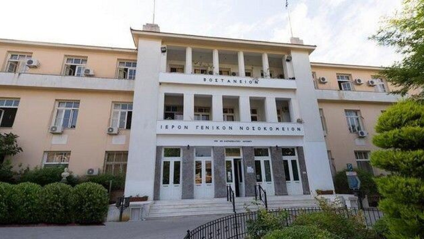 «Έσπασε στο ξύλο ειδικευόμενη γιατρό γιατί καθυστέρησε να εξετάσει την κόρη του»