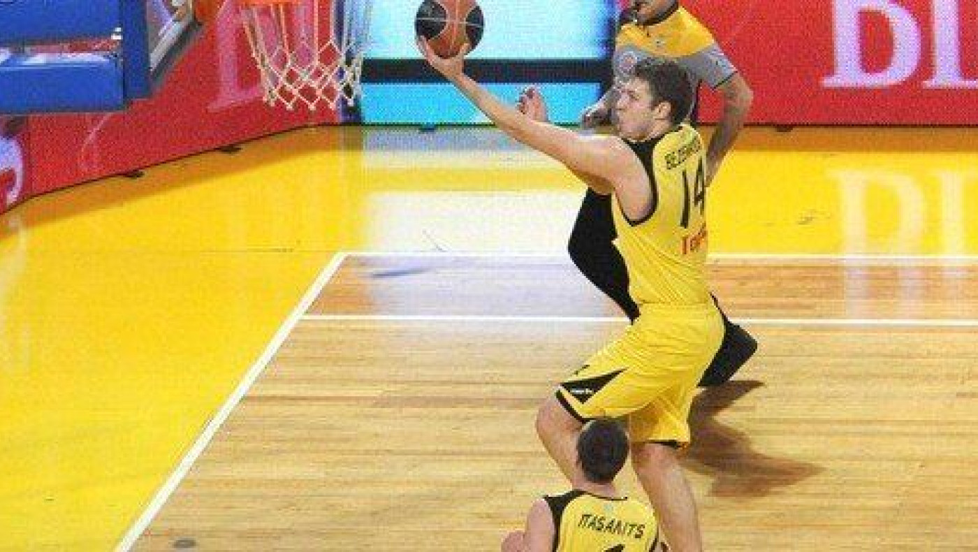 Ενοχλήσεις στο γόνατο για Βενζέκοφ