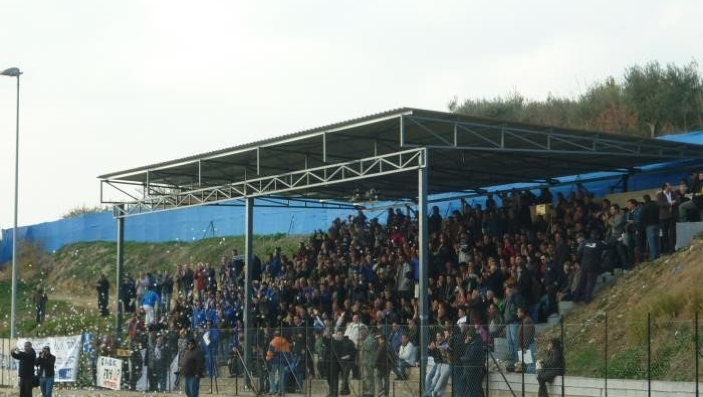 Με τους φίλους του στο «Βικελίδης», ο Άρης Ακροποτάμου