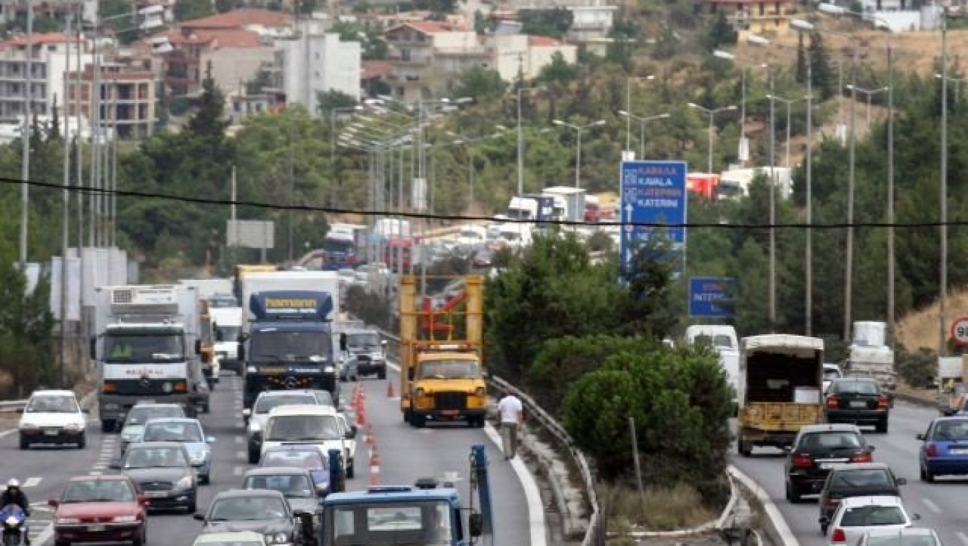 Ατύχημα στον περιφερειακό - κλειστός ο δρόμος