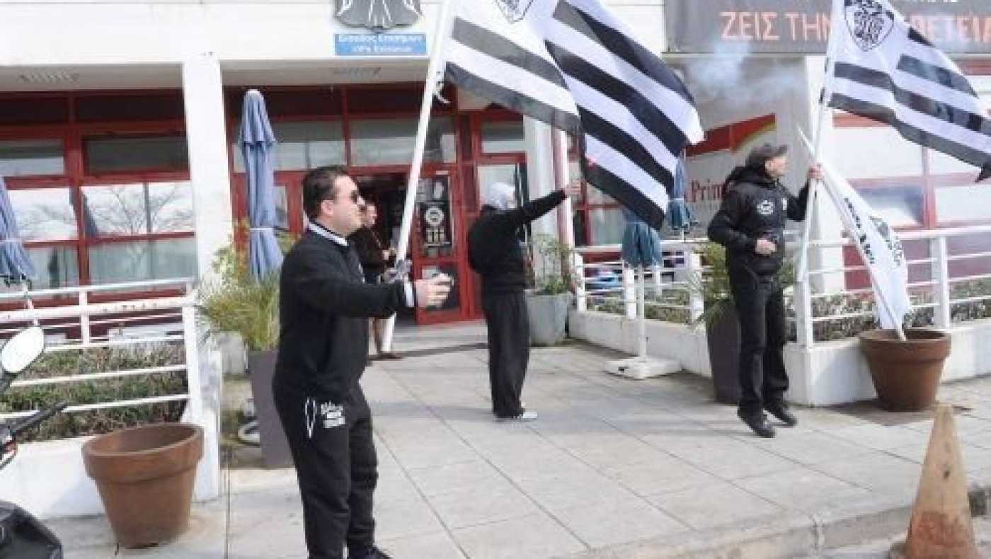 Με σημαία και... τρέλα για την κούπα  (VIDEO)