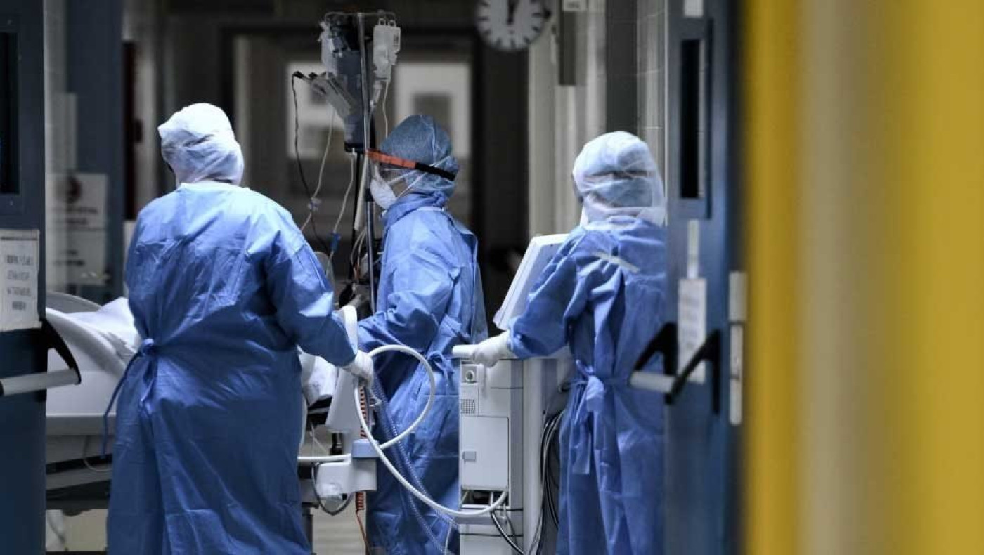 597 νέα κρούσματα και 43 θάνατοι