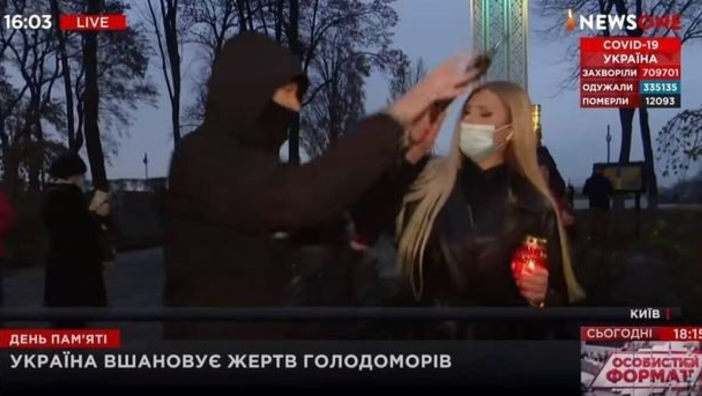 Επίθεση εναντίον Ουκρανής ρεπόρτερ «στον αέρα»