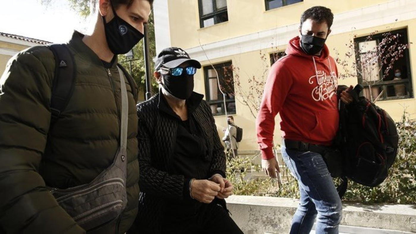 Με χειροπέδες οδηγήθηκε στον εισαγγελέα ο Νότης Σφακιανάκης