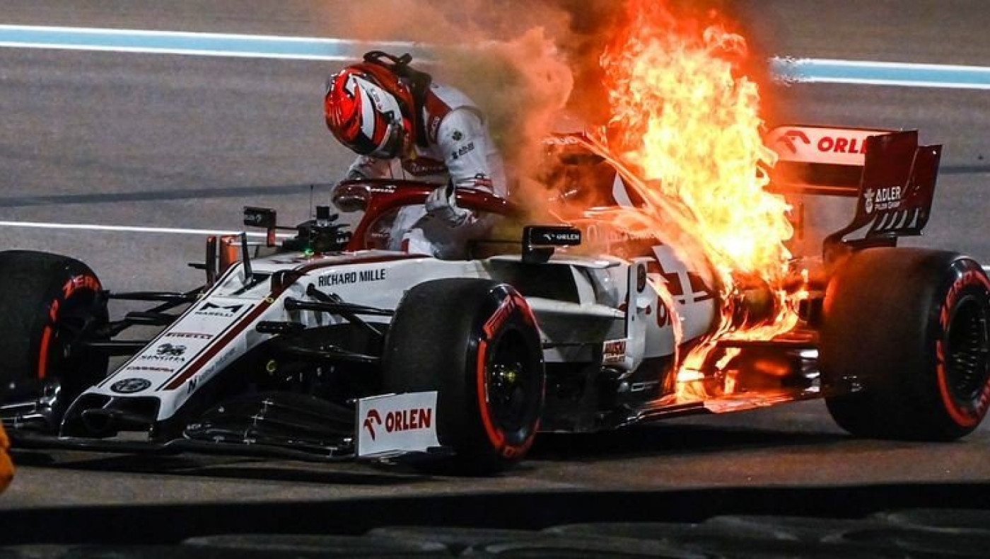 Formula 1: Στις φλόγες εν κινήσει το μονοθέσιο του Ράικονεν