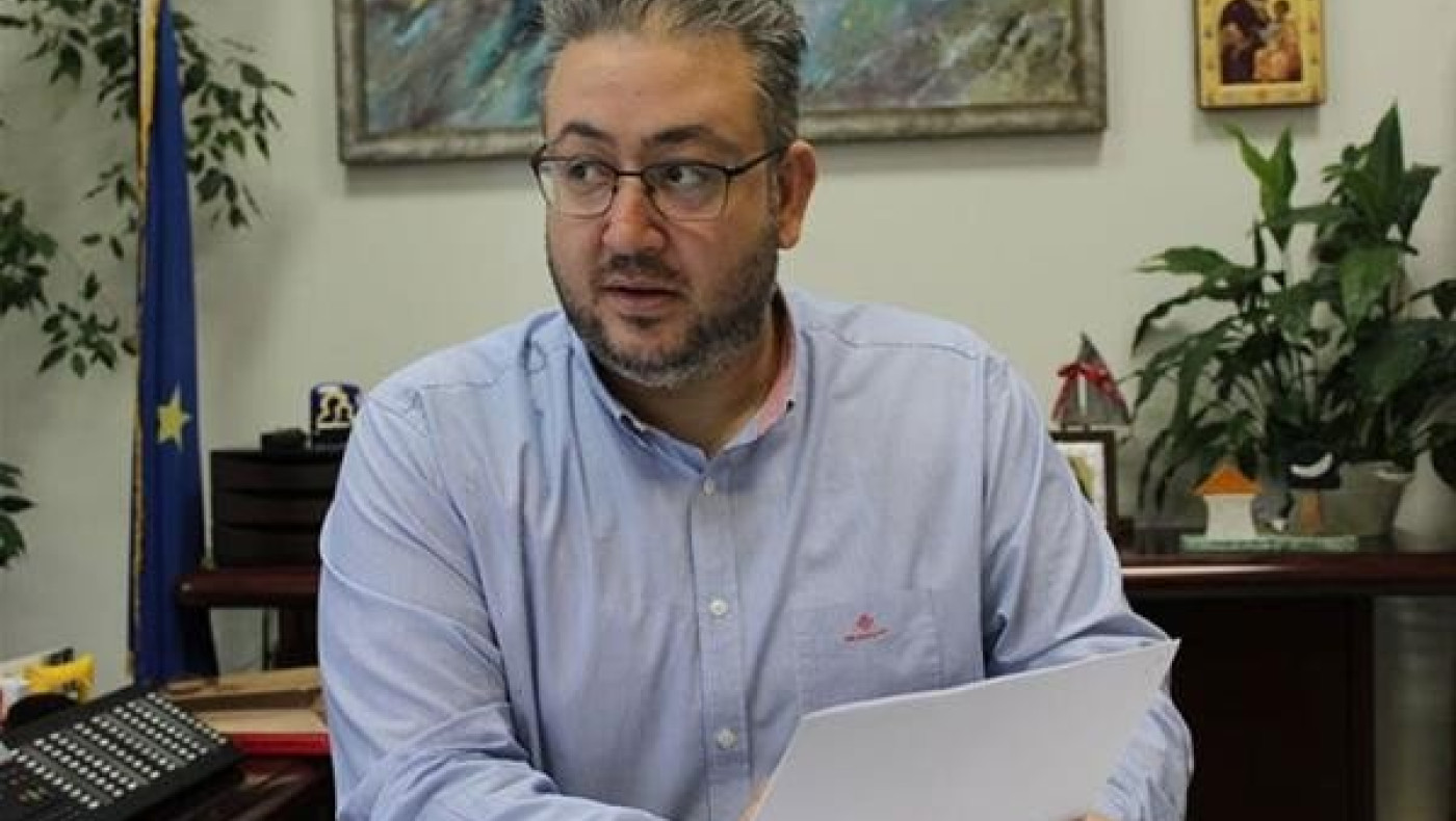 Ωραιαόκαστρο: Τι λέει ο δήμαρχος για τον τραυματισμό του 2χρονου από σιδερένια πόρτα