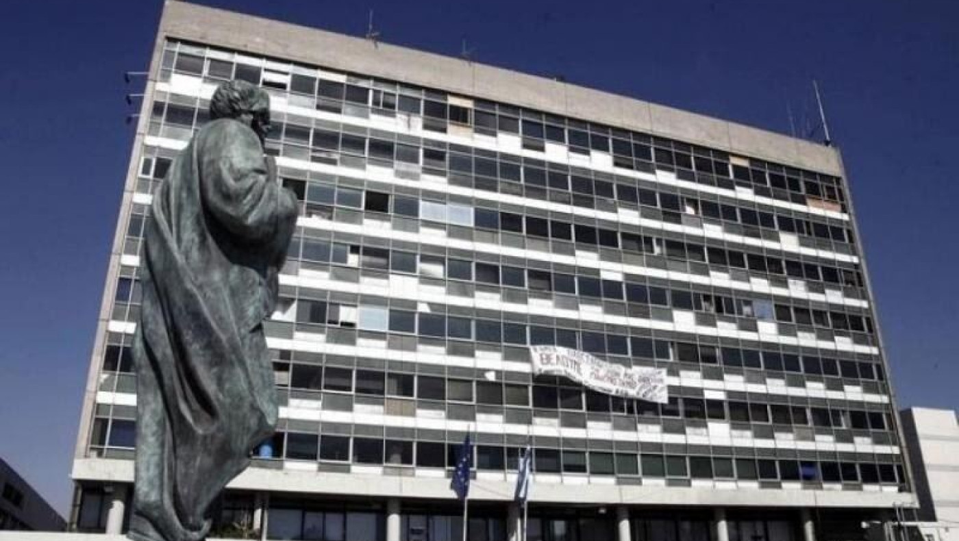 Εισβολή κουκουλοφόρων στο κτίριο διοίκησης του Α.Π.Θ.