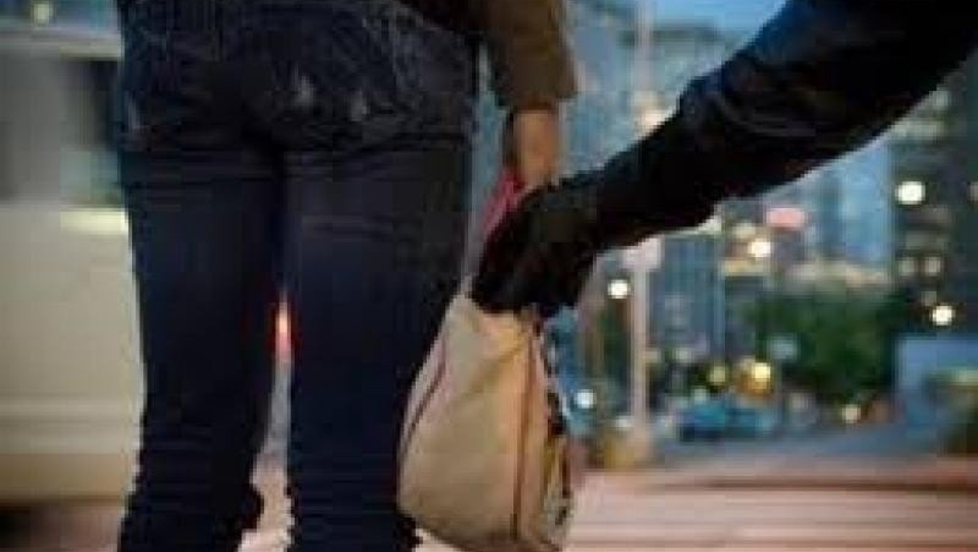 Την τραυμάτισαν για να της αρπάξουν την τσάντα στο Κορδελιό