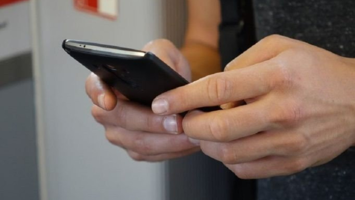 Τα sms της καθηγήτριας στον ανήλικο: «Σε σκέφτομαι, γιατί δεν μου απαντάς;»