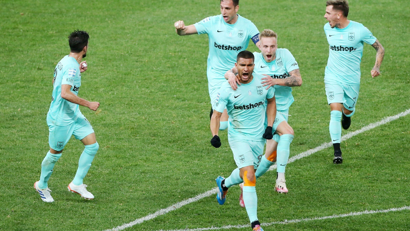 Ροζ: «Ετσι δεν μας κερδίζει κανείς!»