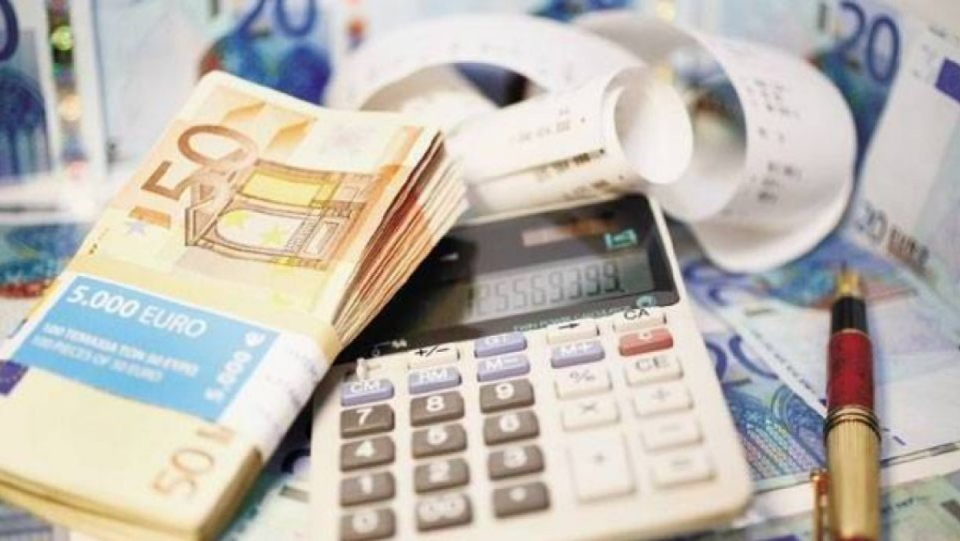 Ελεύθεροι επαγγελματίες: Πόσο φόρο θα πληρώσουν 735.000 φορολογούμενοι