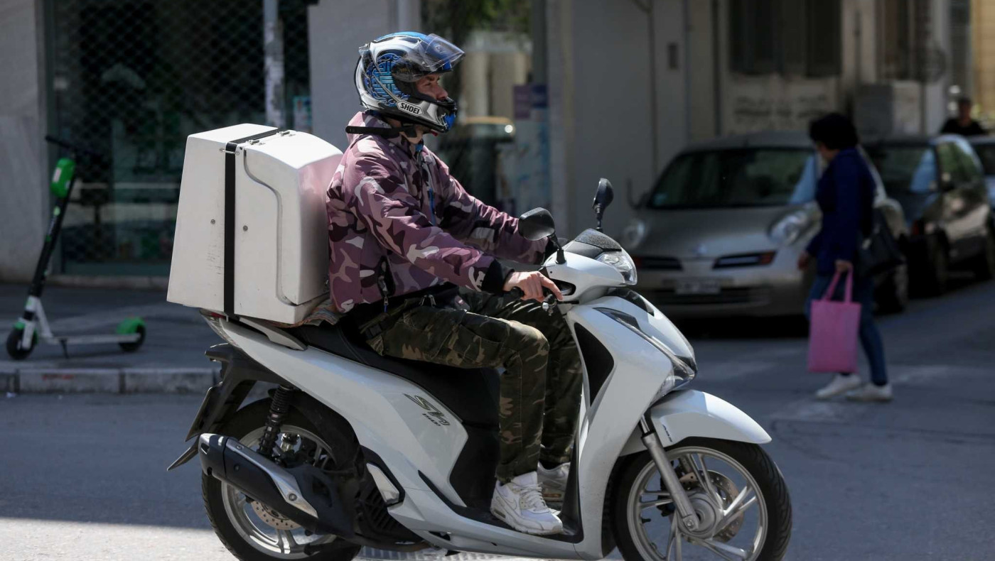 Ντελιβεράδες Θεσσαλονίκης: «Εργοδότες θέτουν σε κίνδυνο τις ζωές μας»