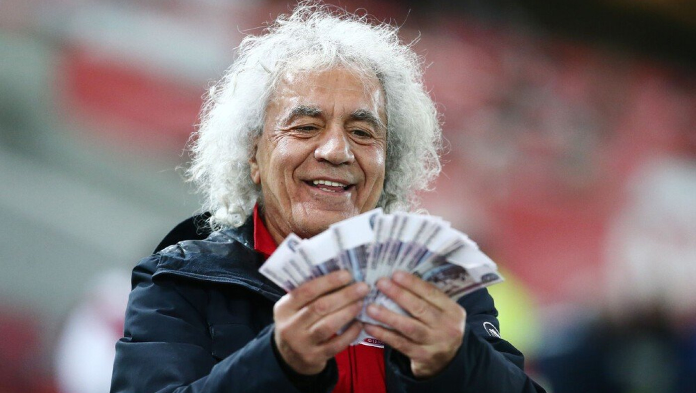 Κουρεύτηκε ο Τσουκαλάς, αλλά όχι όπως είχε υποσχεθεί