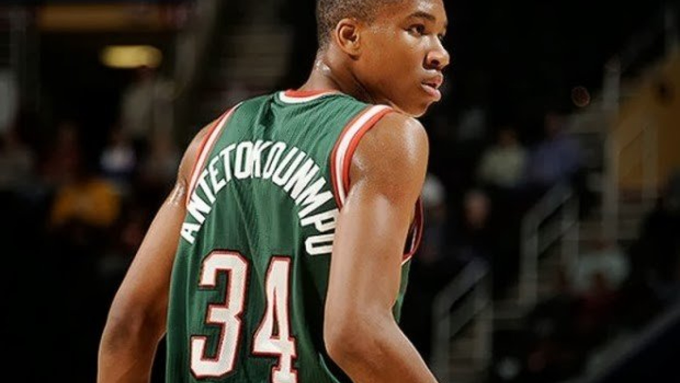 Giannis is back (videos)