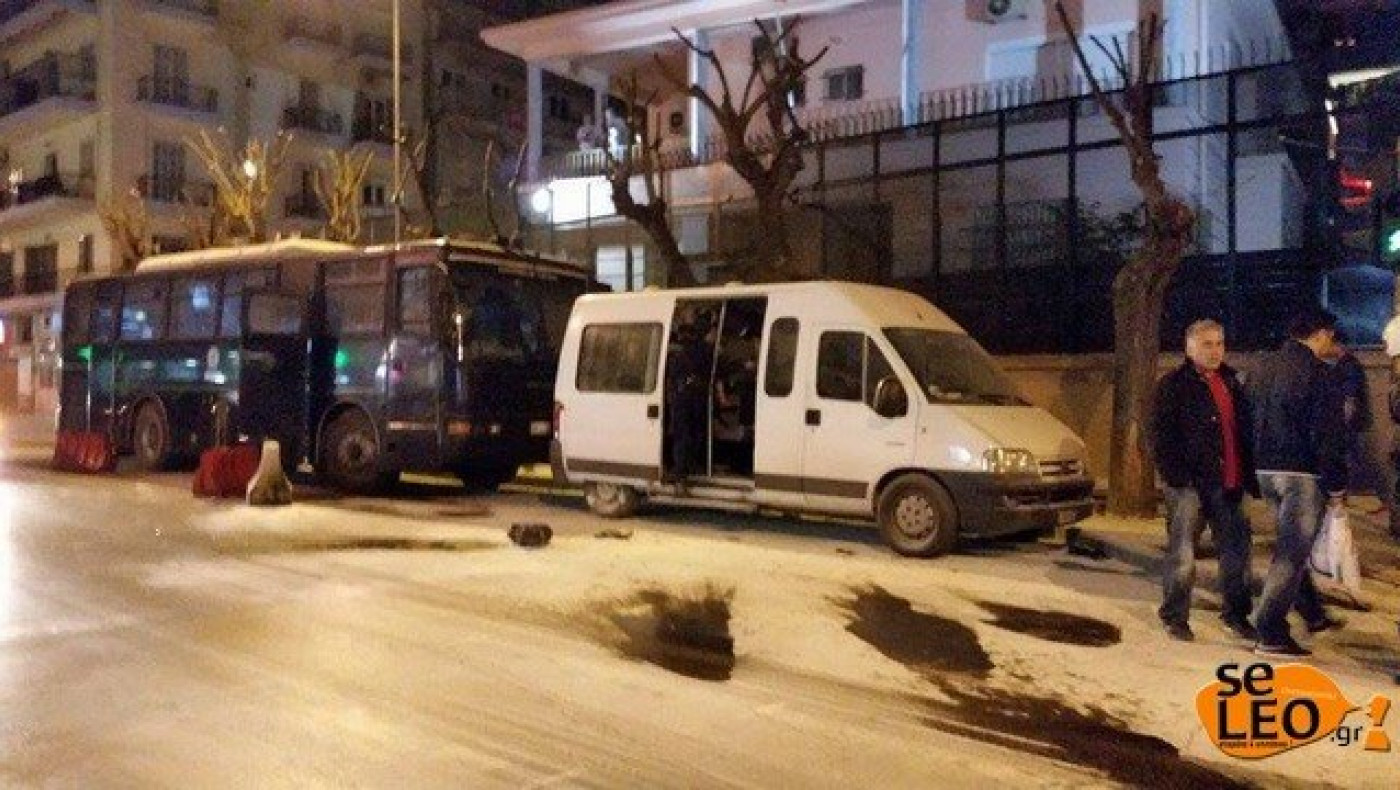 Επίθεση με βόμβες μολότοφ στο Τουρκικό Προξενείο (pics)
