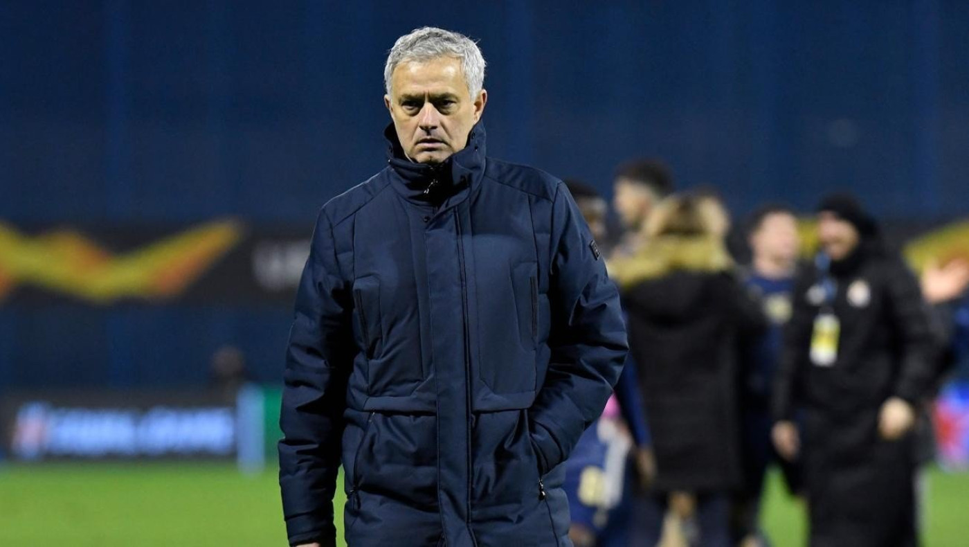 Μουρίνιο: Έβγαλε στην... «σέντρα» τους παίκτες του για τον αποκλεισμό από την Ντιναμό!