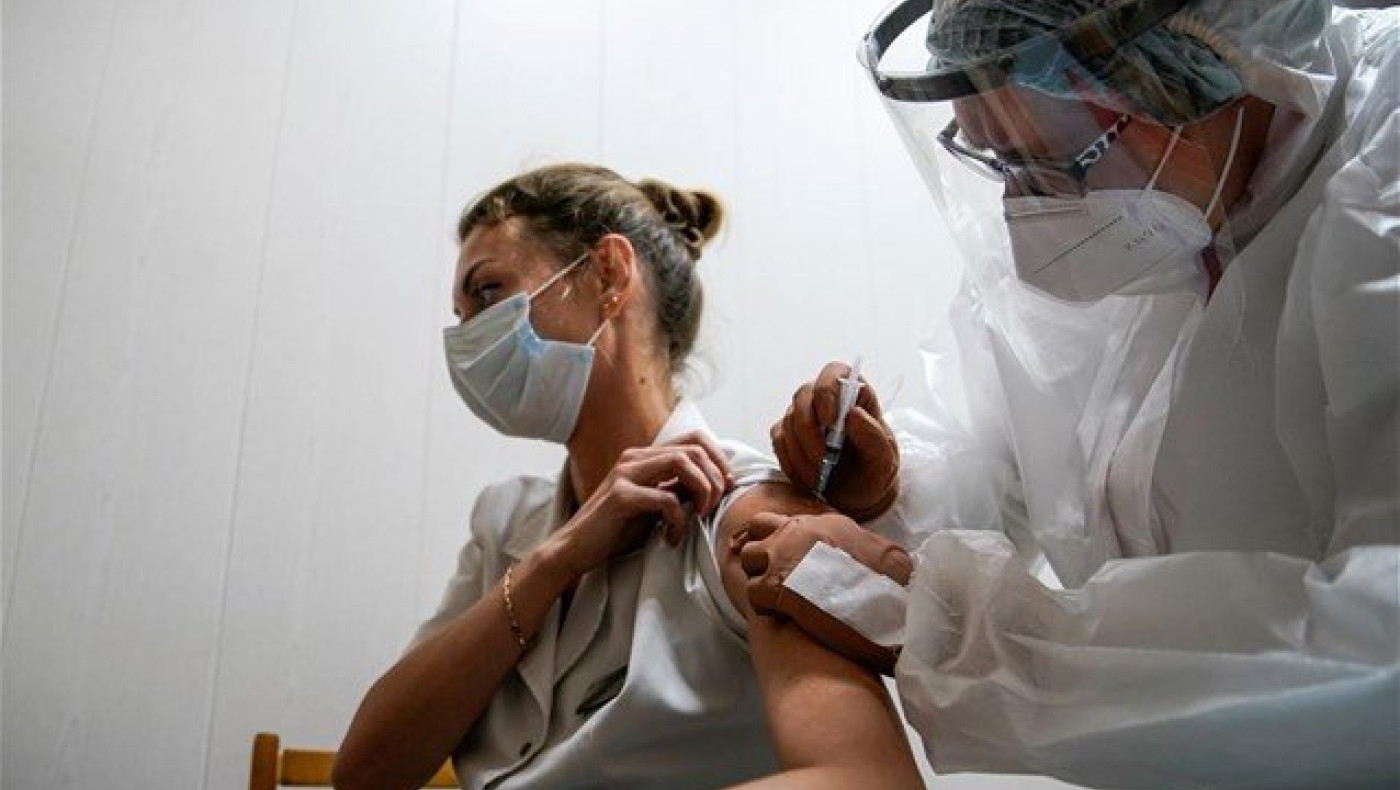 Βόμβα στον ΕΟΦ: Παραίτηση καθηγητή για το εμβόλιο της Astra Zeneca