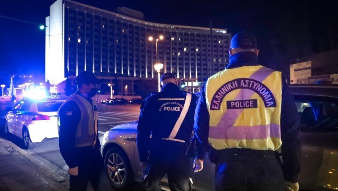 Ελλάδα ώρα μηδέν: Κόντρες, αρραβώνες, υπαίθρια πάρτι και... προπηλακισμοί αστυνομικών