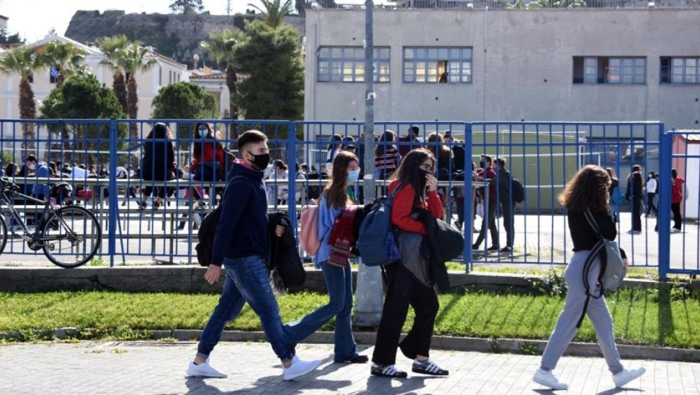 Επιστρέφουν σήμερα οι μαθητές στα Λύκεια με τη βεβαίωση αρνητικού self test