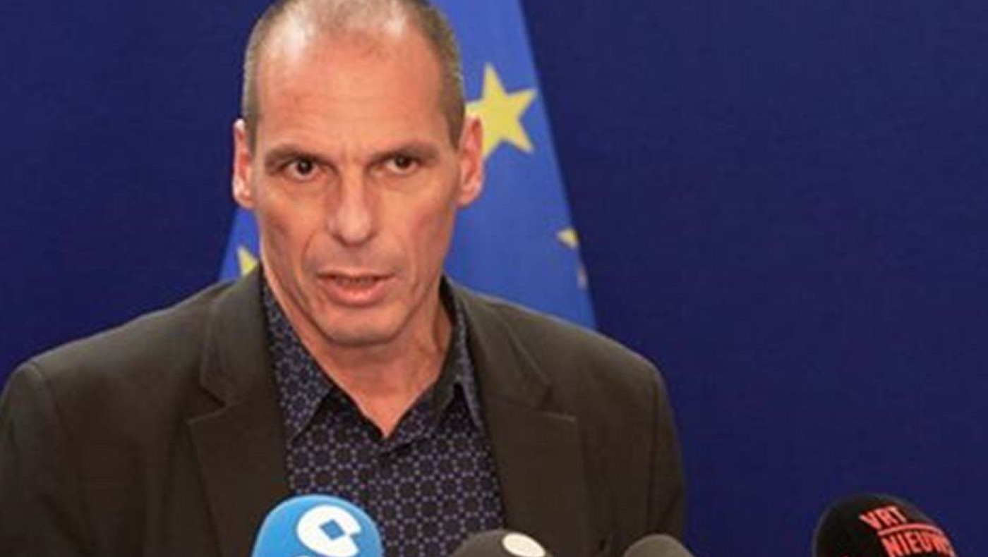 Προπηλάκισαν τον Βαρουφάκη στα Εξάρχεια