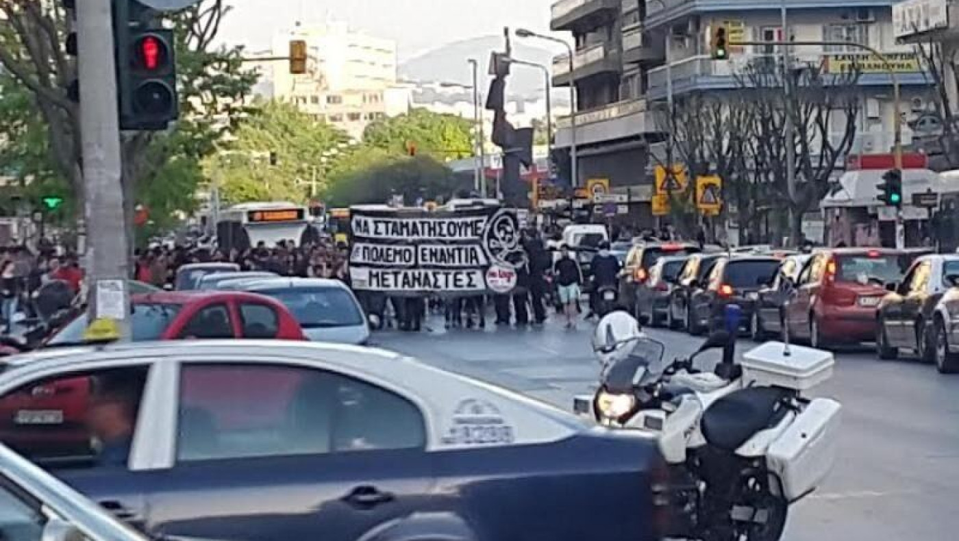 ΤΩΡΑ: Πορεία αντιεξουσιαστών στο κέντρο της Θεσσαλονίκης 