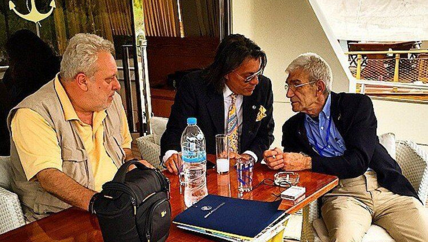 Συνέδριο Δημάρχων: «Τα λένε» συνοδεία ούζου Ψινάκης - Μπουτάρης 