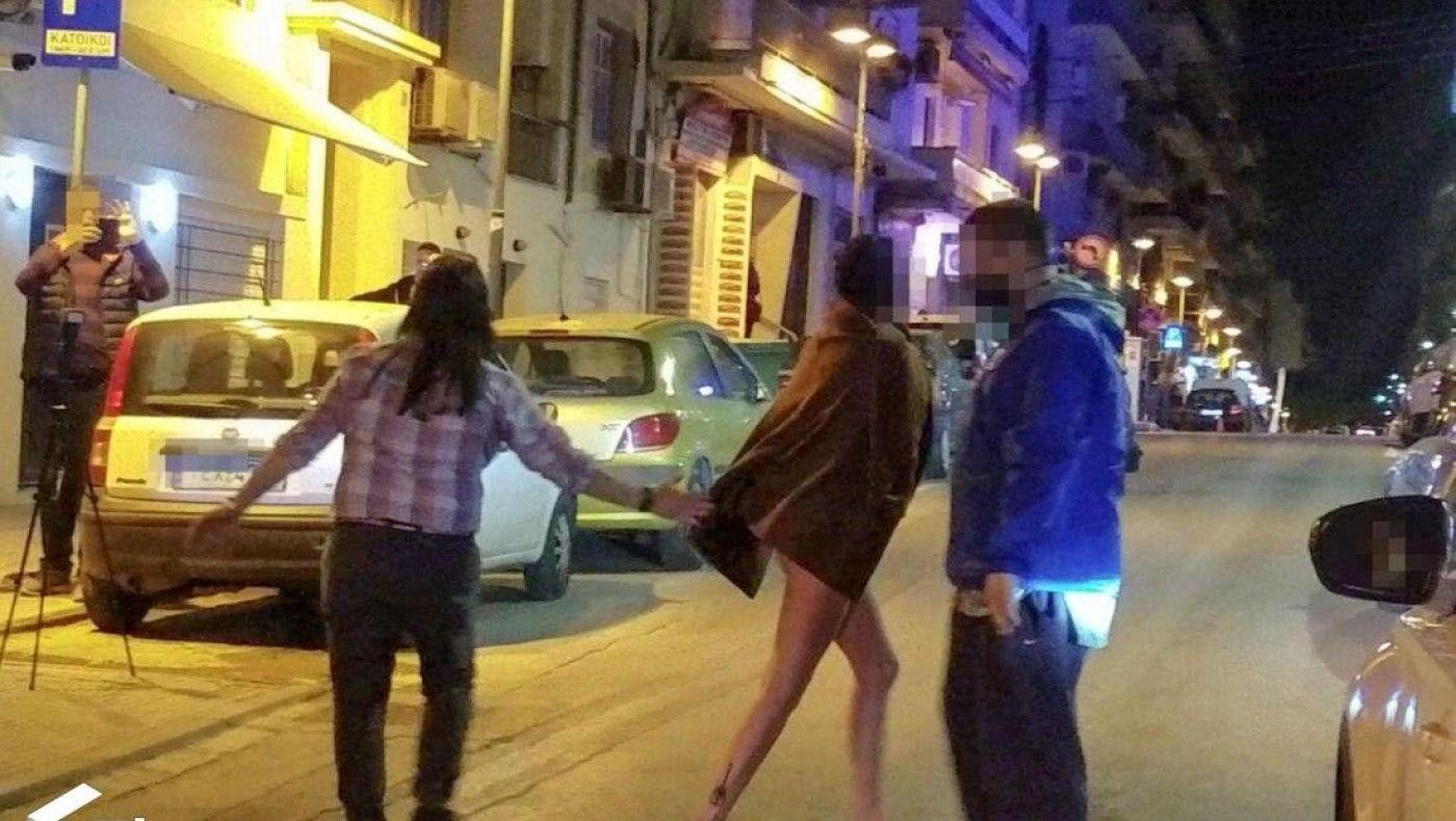 Θεσσαλονίκη: Γυναίκα γυμνή στη μέση κεντρικού δρόμου