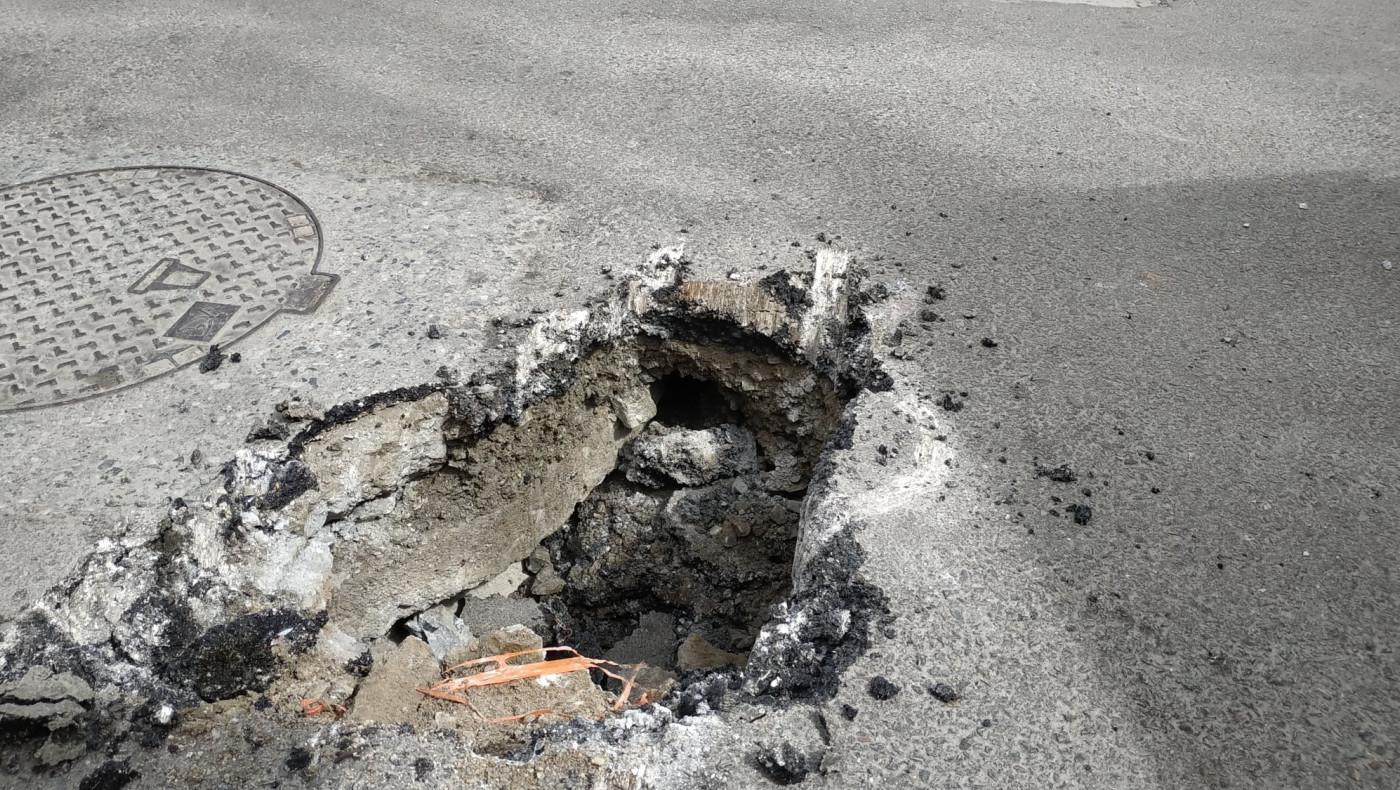 Καλαμαριά: Τρύπα στο οδόστρωμα προκάλεσε αναστάτωση