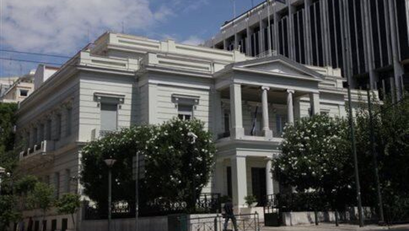 Kυβέρνηση: Χρήματα από πρεσβείες και προξενεία