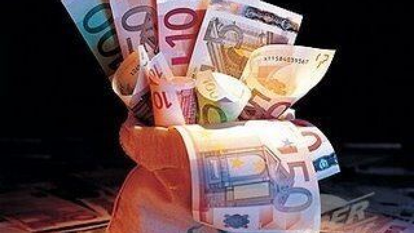 Έκλεψε 540.000 ευρώ, παράτησε τη γυναίκα και τα παιδιά του κι έγινε... καπνός! 