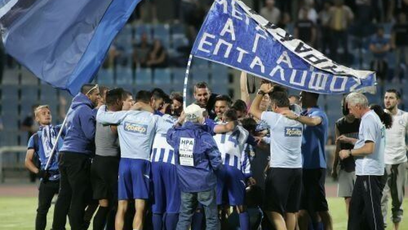 Παίκτες-κόσμος πανηγύρισαν μαζί... την άνοδο! (videos)