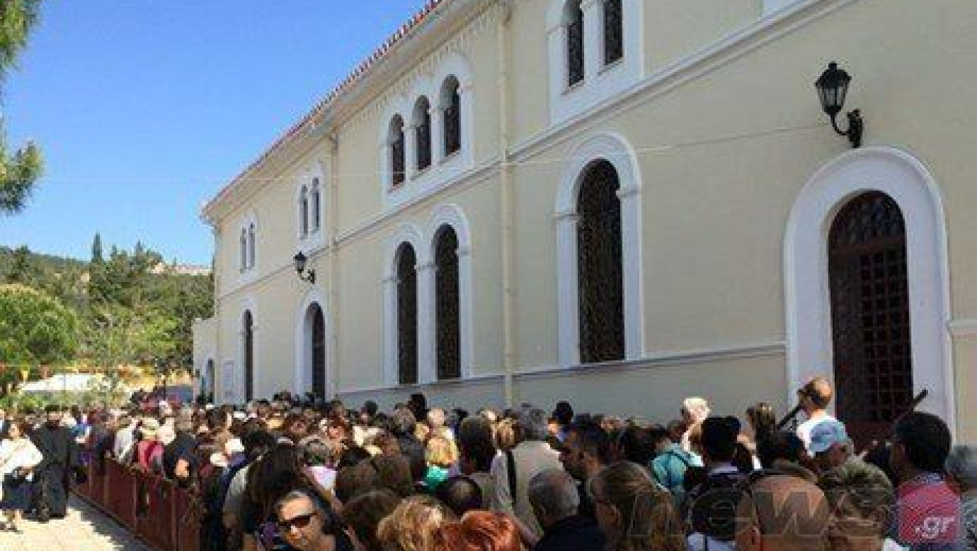 Ουρές πιστών για να προσκυνήσουν τα λείψανα της Αγίας Βαρβάρας