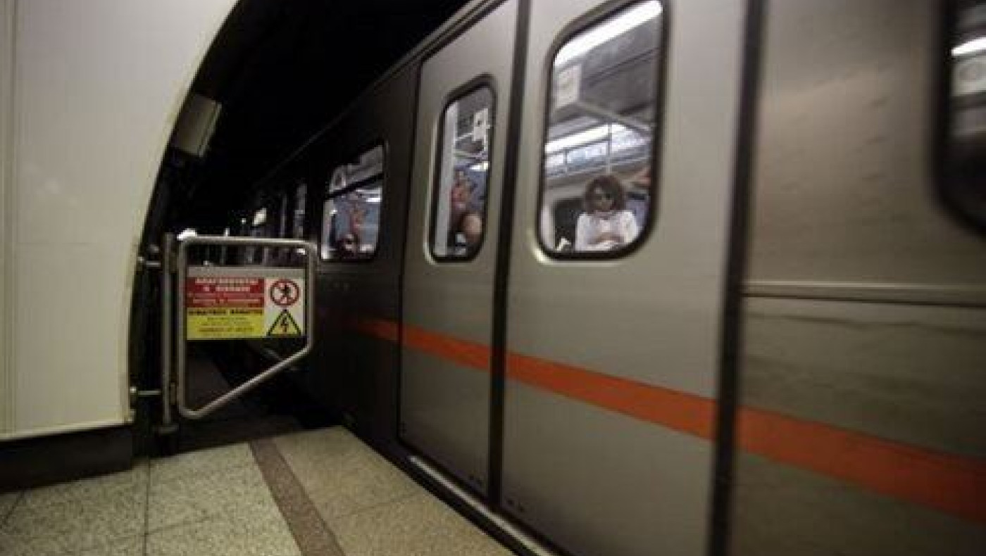 Νεκρός άνδρας που έπεσε στις ράγες του Μετρό