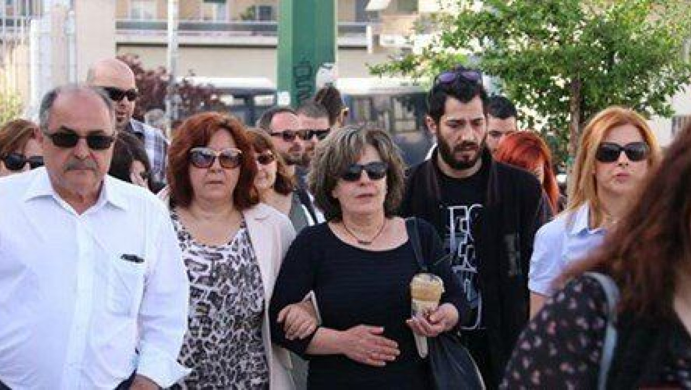 Ξέσπασμα μητέρας Φύσσα σε Ρουπακιά: Τι κοιτάς ρε αλητάμπουρα! 