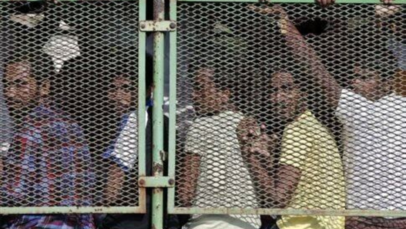Μετανάστες εκπέμπουν SOS από ακυβέρνητο πλοίο στις ταϊλανδικές ακτές