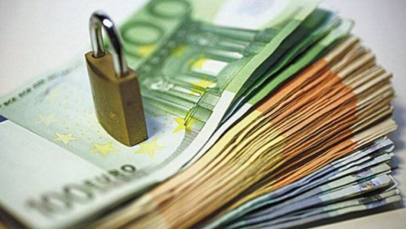 Μισθό δημοσίου στα 700 ευρώ και ΦΠΑ 20% θέλουν οι δανειστές