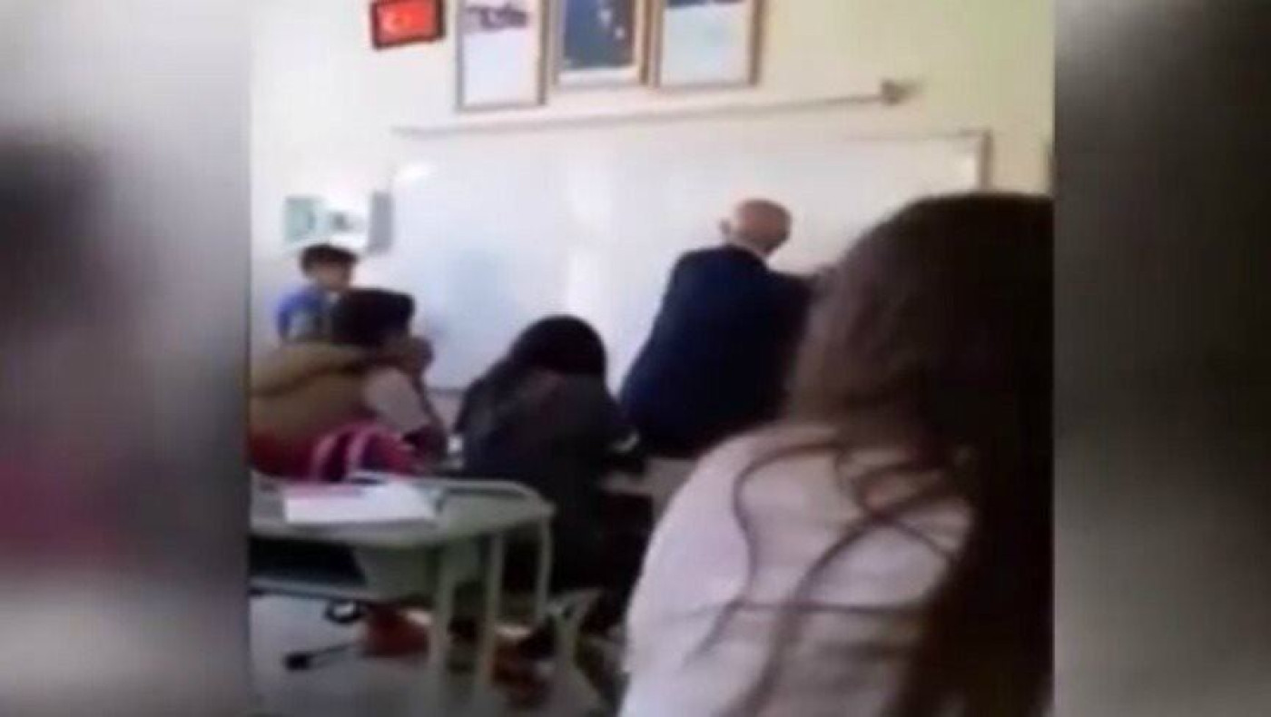 Τουρκία: Διευθυντής σκούπισε τον πίνακα με το κεφάλι μαθητή του! (Vid)