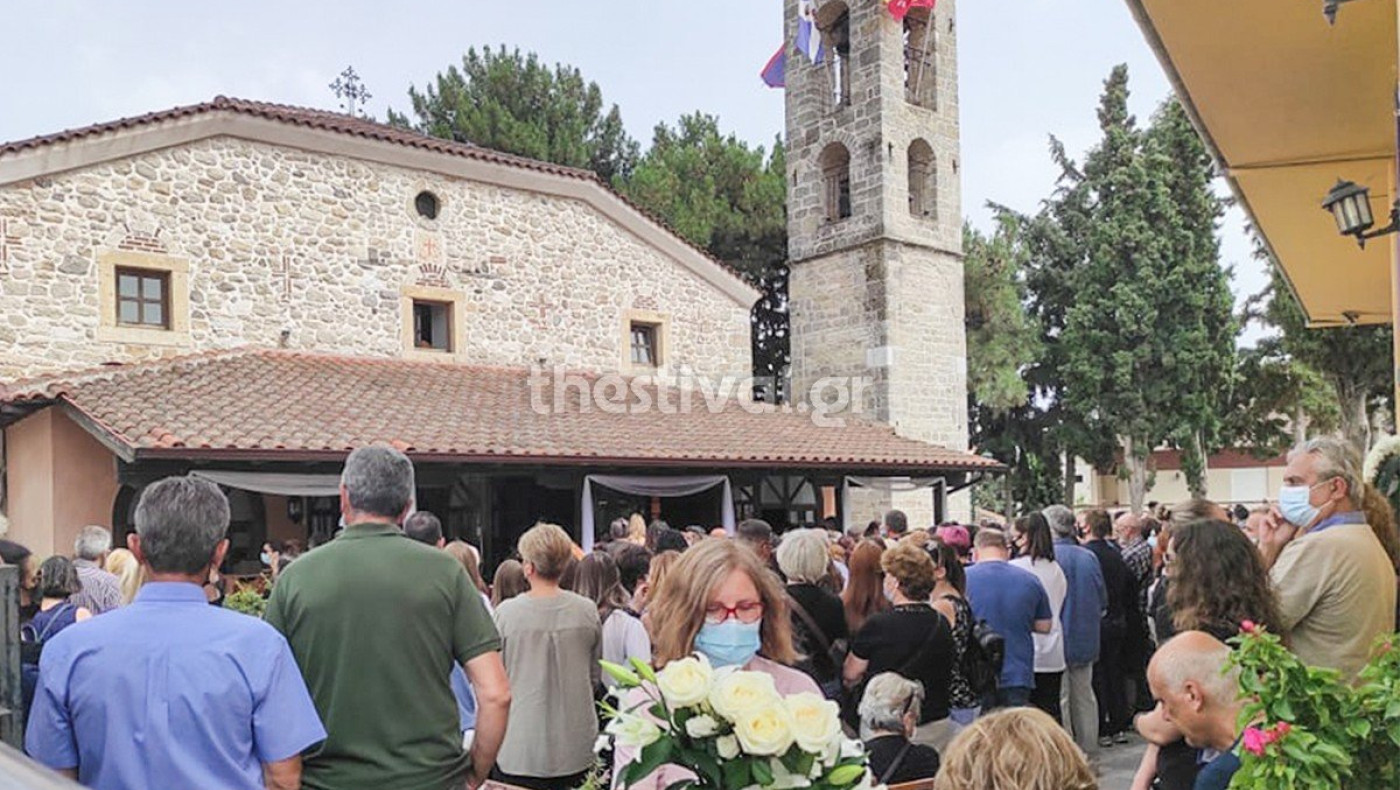 Επανομή: Θρήνος στην κηδεία της 14χρονης που πέθανε μετά από επέμβαση ρουτίνας