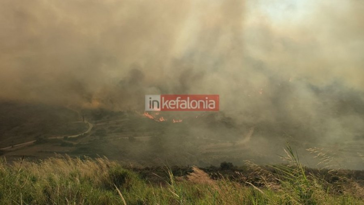 Κεφαλονιά: Ολονύχτια μάχη με τις φλόγες, ενισχύονται οι δυνάμεις της Πυροσβεστικής