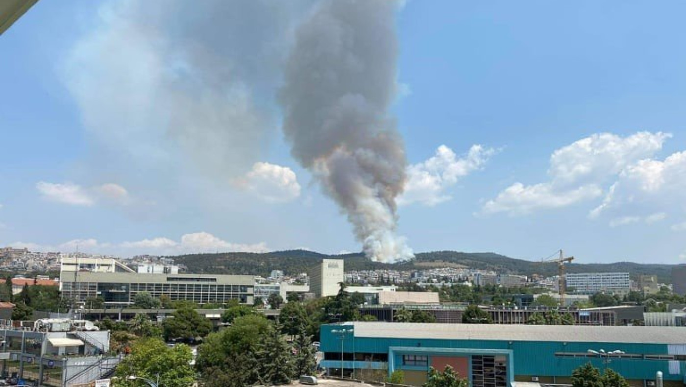 Yπό έλεγχο η φωτιά στο Σέιχ Σου - Μεγάλη κινητοποίηση της Πυροσβεστικής