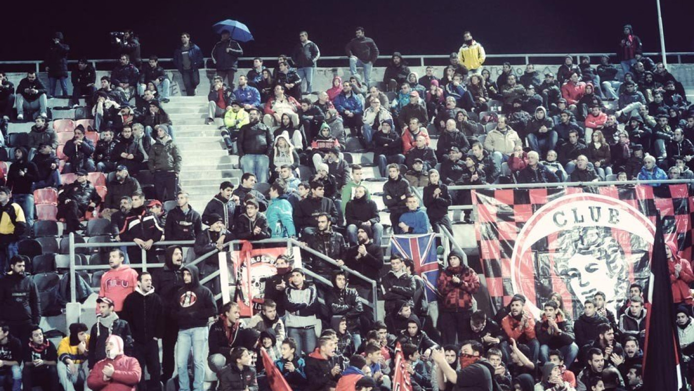 Σε τεντωμένο σχοινί 