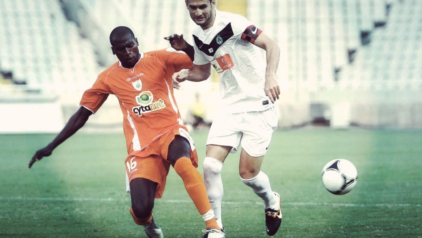 Υπογράφει ο Καρυπίδης