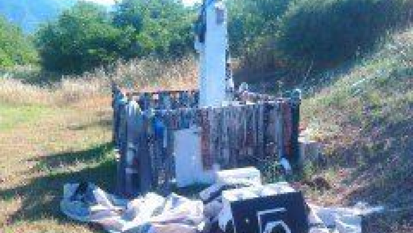 ΝΤΟΚΟΥΜΕΝΤΟ: Οι φωτογραφίες της βεβήλωσης του μνημείου των Τεμπών